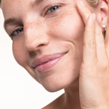 lavera basis sensitive Mildes Gesichtswasser in der Anwendung