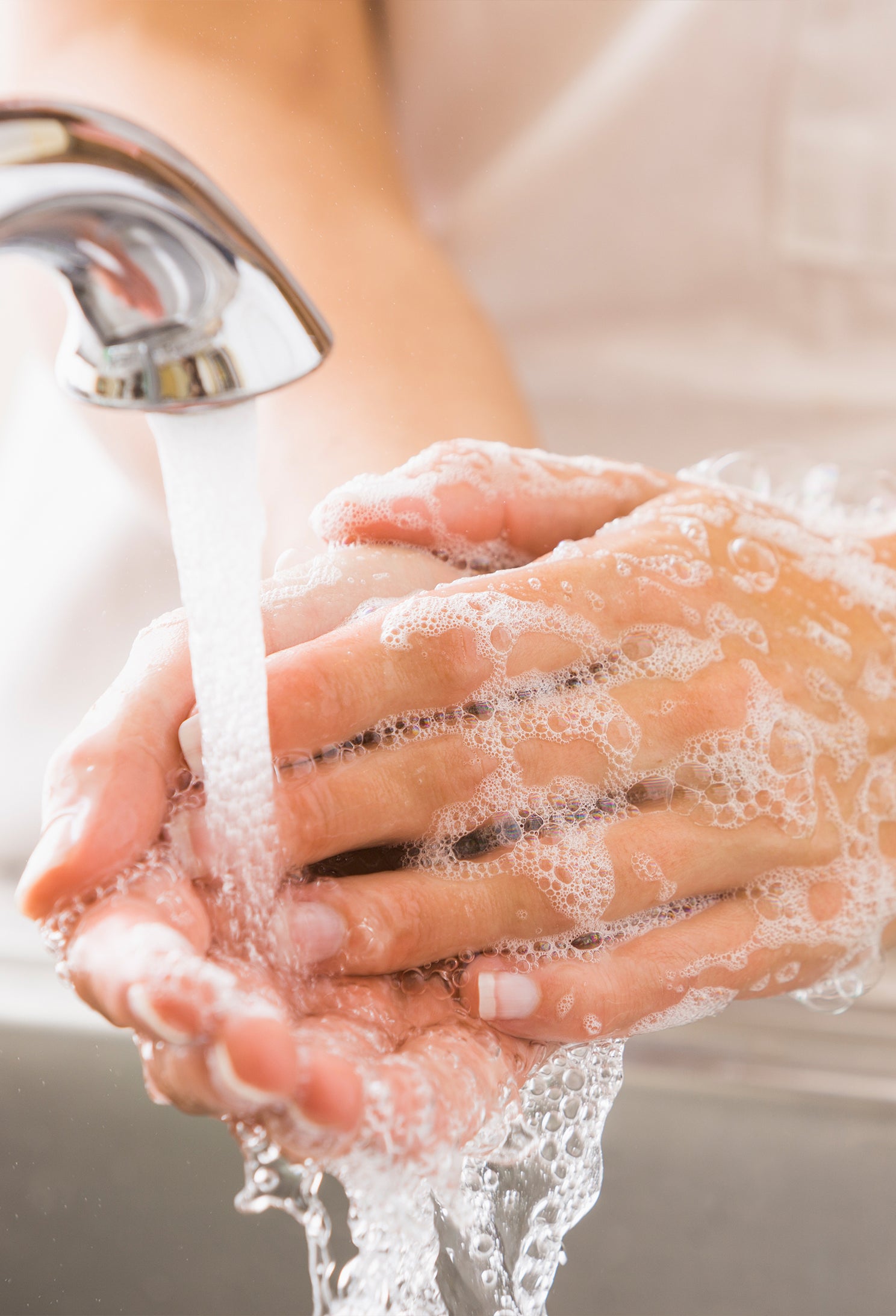 lavera Nachfüllbeutel Frische Pflegeseife in der Anwendung