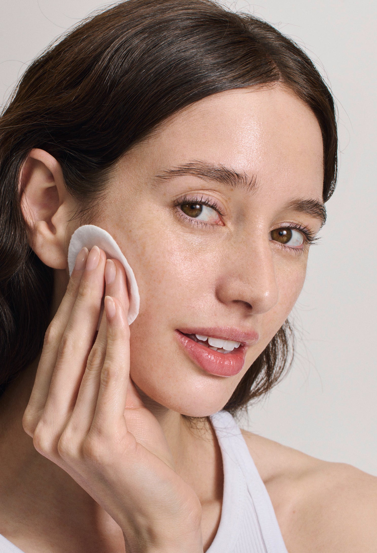 lavera Glow By Nature Liquid Illuminating Refiner in der Anwendung