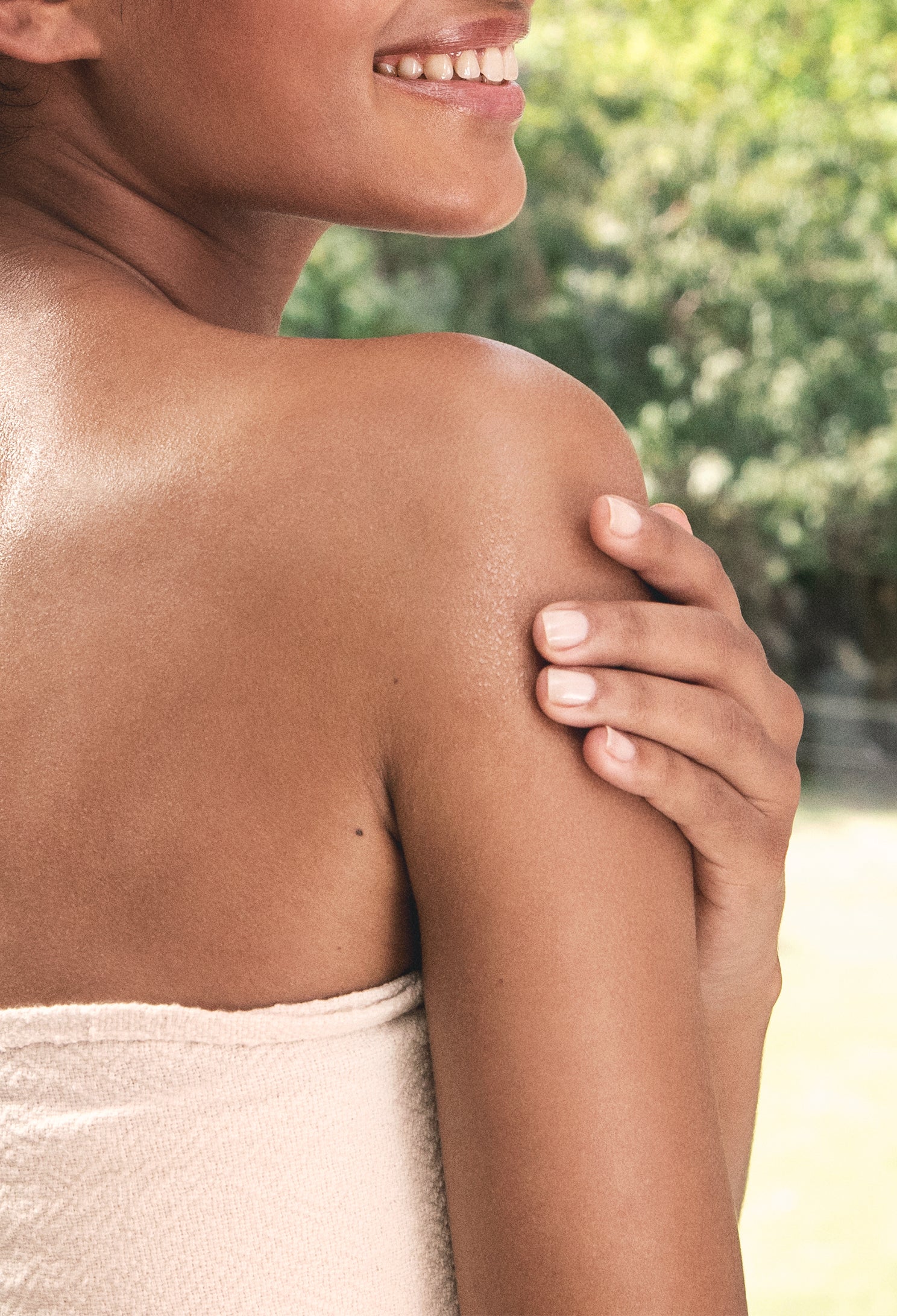 lavera Verwöhnendes Körperöl in der Anwendung