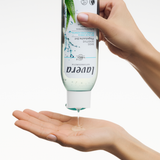 lavera Pflegedusche basis sensitive 2in1 in der Anwendung