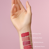 lavera Pure Satin Liquid Lipstick -Wild Mauve 03- in der Anwendung