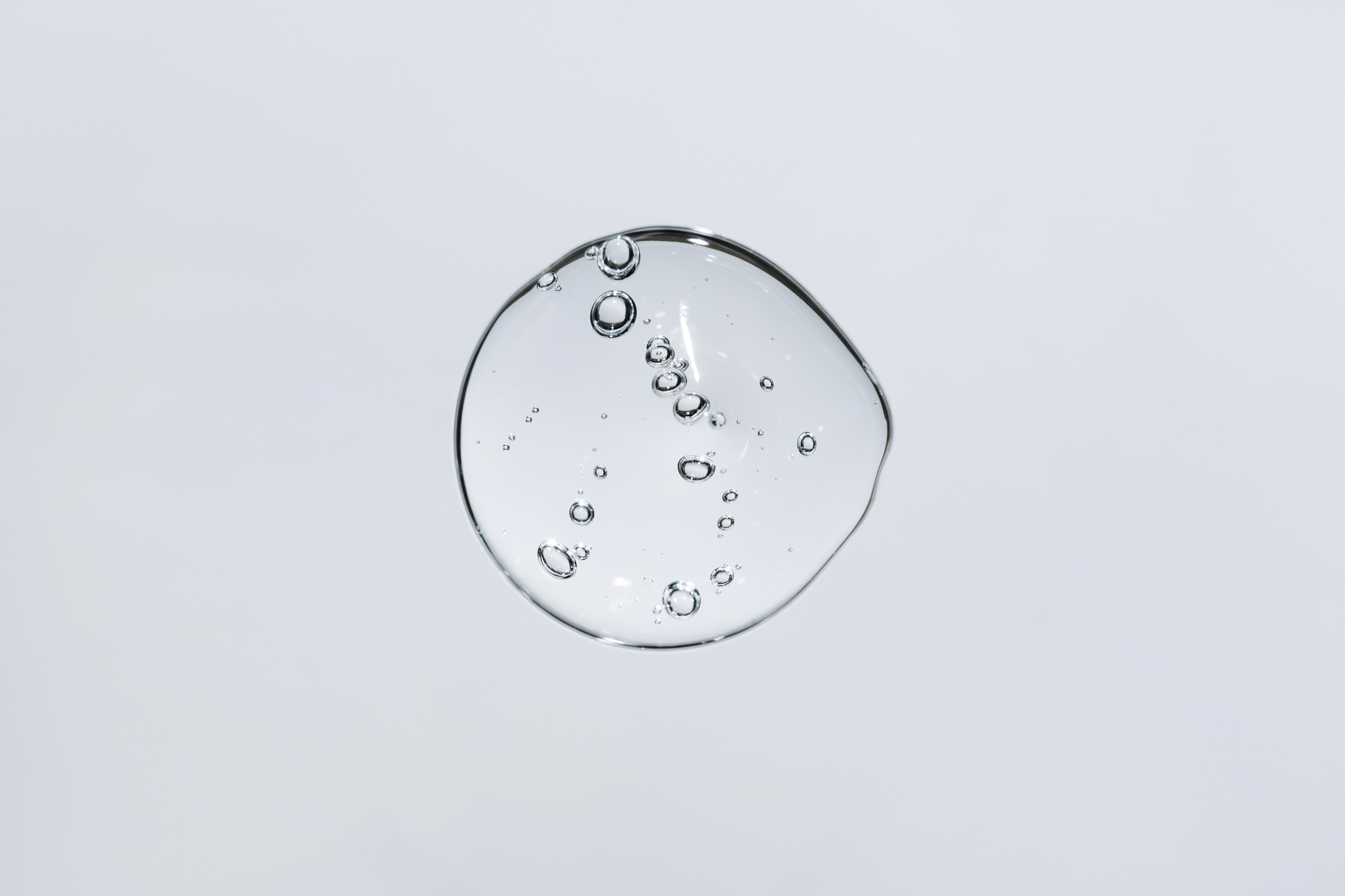 Hyaluronblase auf dem hellen Hintergrund