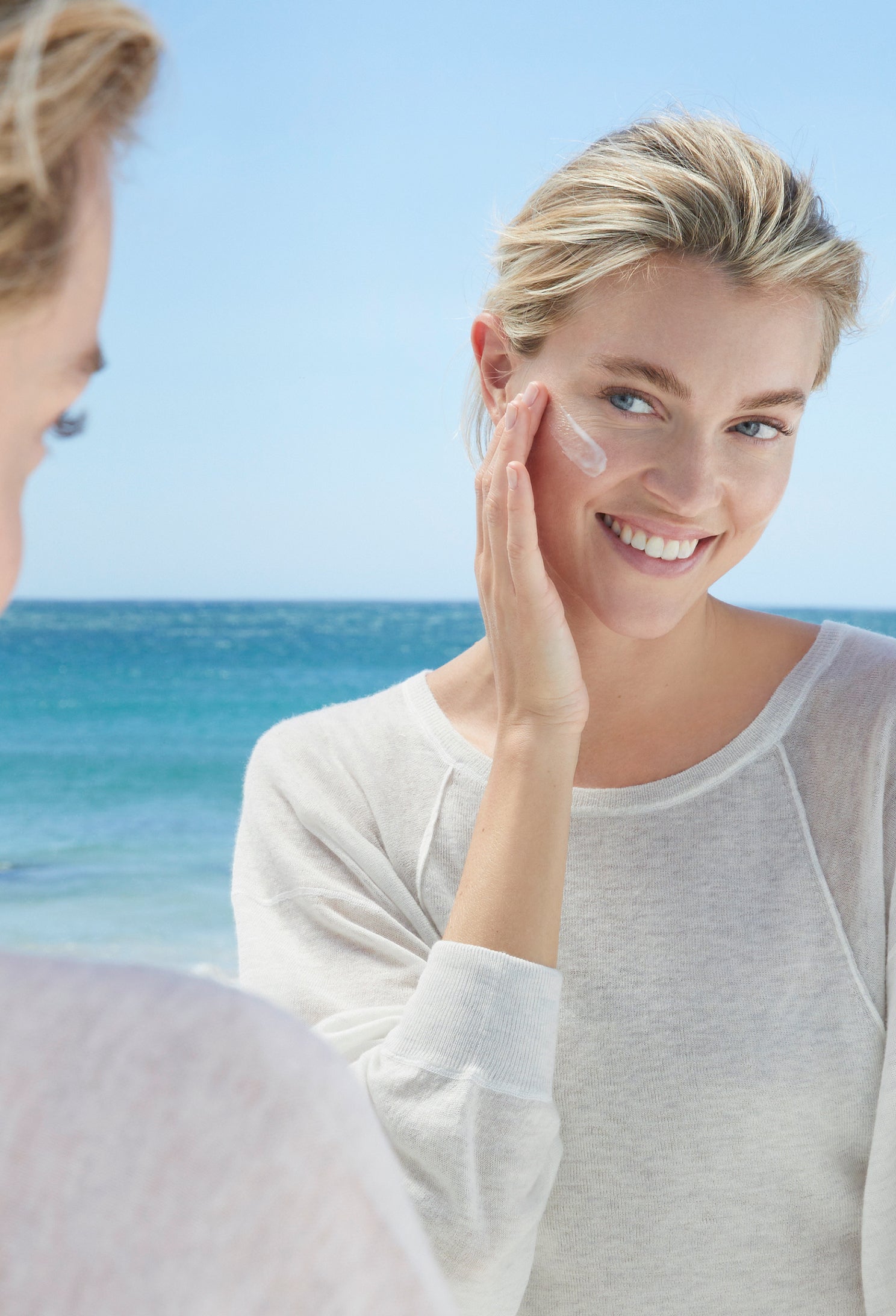 lavera Hydro Refresh Creme-Gel in der Anwendung