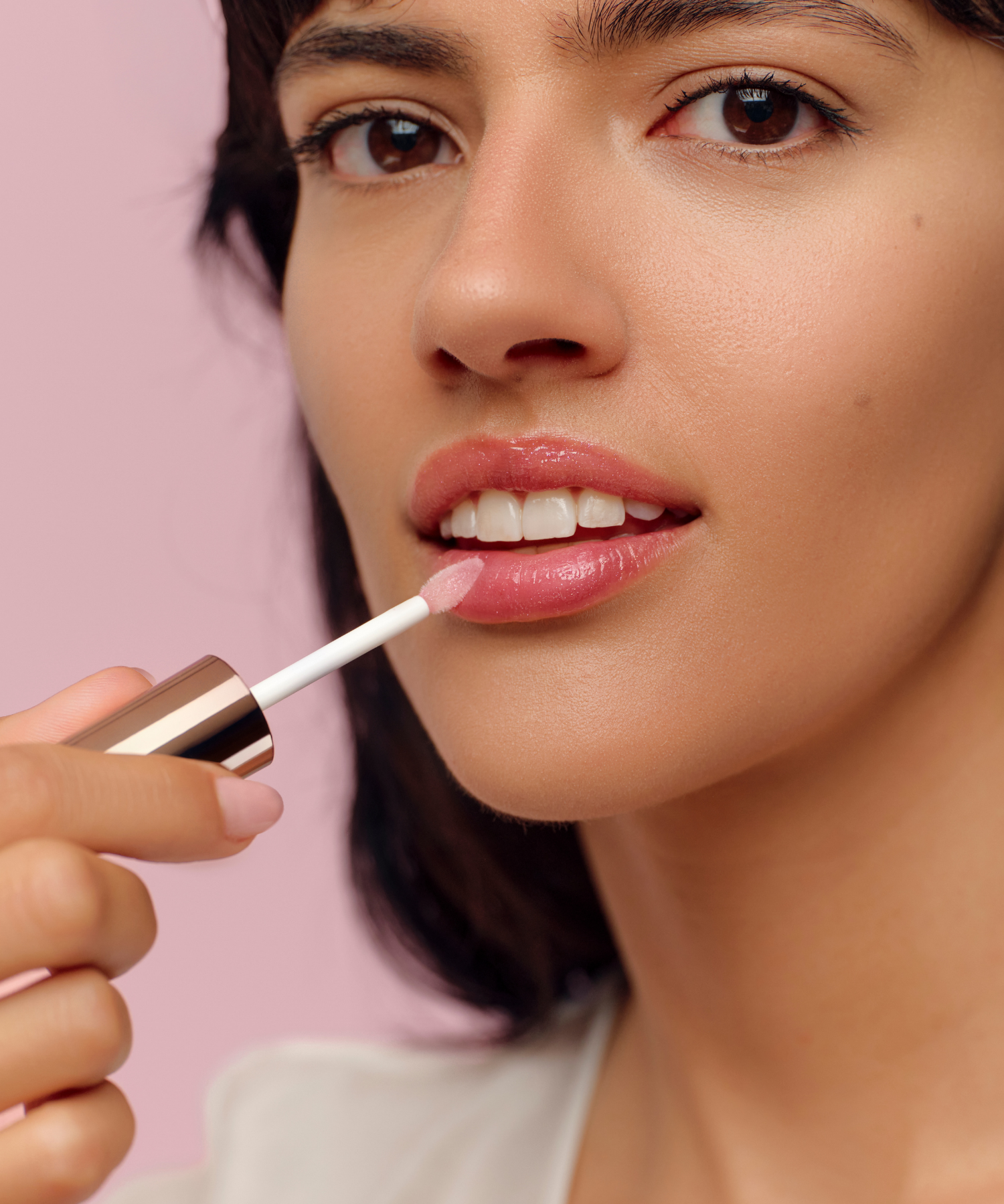 lavera Wonder Lip Elixir -Frosted Opal 01- in der Anwendung