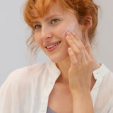 lavera Re-Energizing Sleeping Cream in der Anwendung