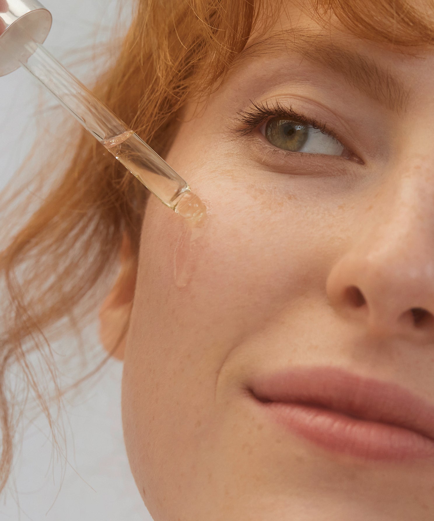 lavera Re-Energizing Sleeping Öl-Elixier in der Anwendung