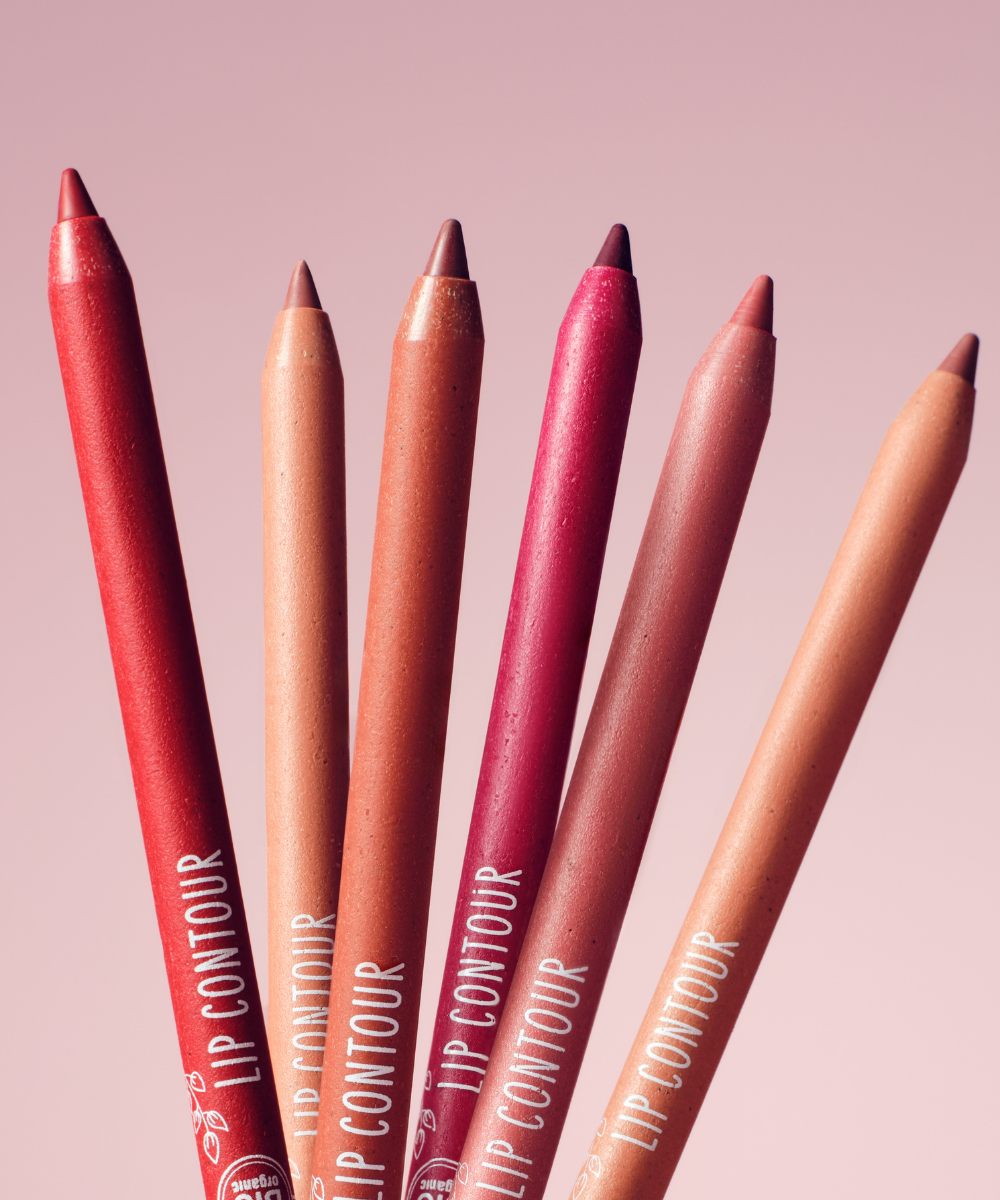 lavera Lip Contour -Black Berry 06- in der Anwendung