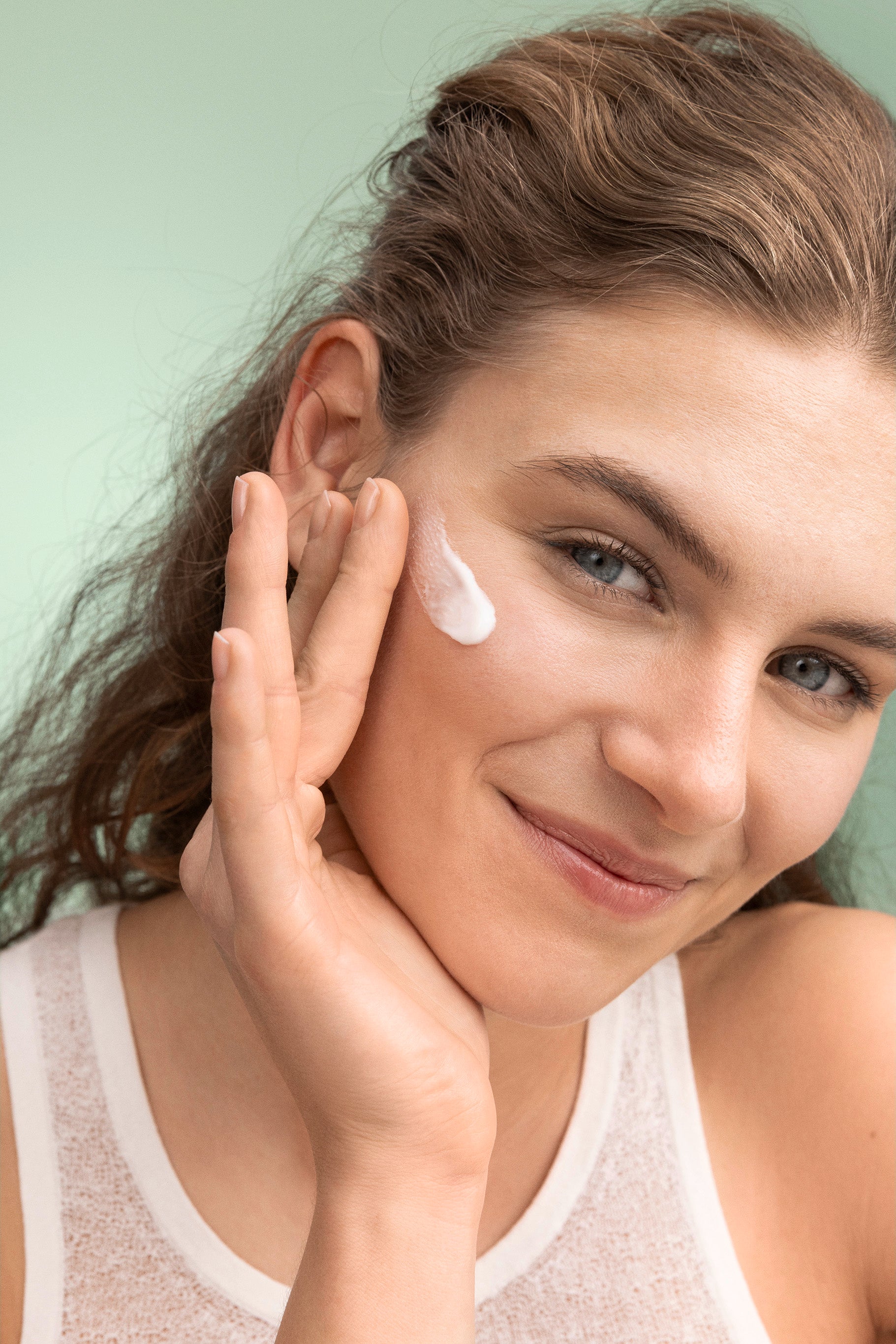 lavera Pure Beauty Mattierende Tagescreme in der Anwendung