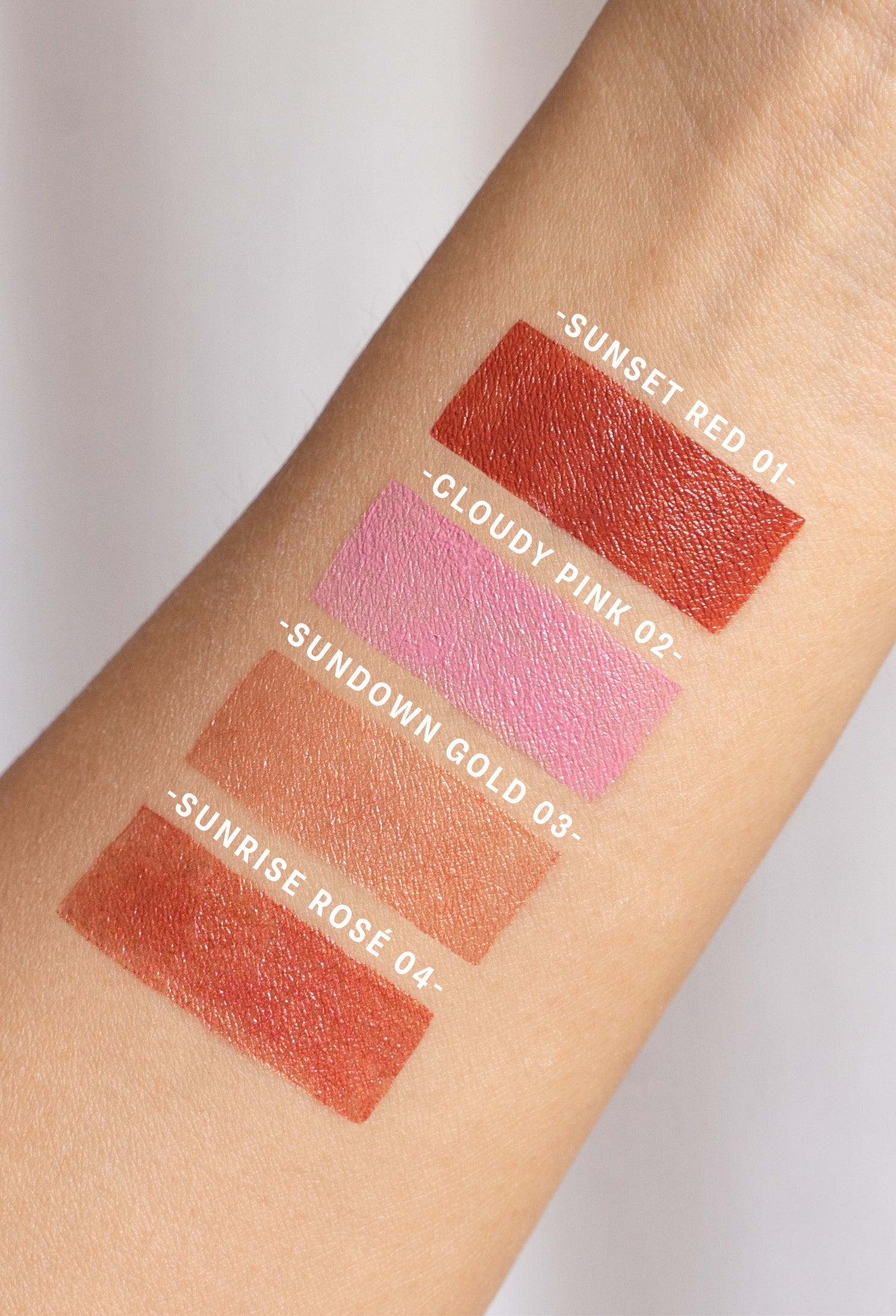 lavera Multi Balm -Sunset Red 01- in der Anwendung