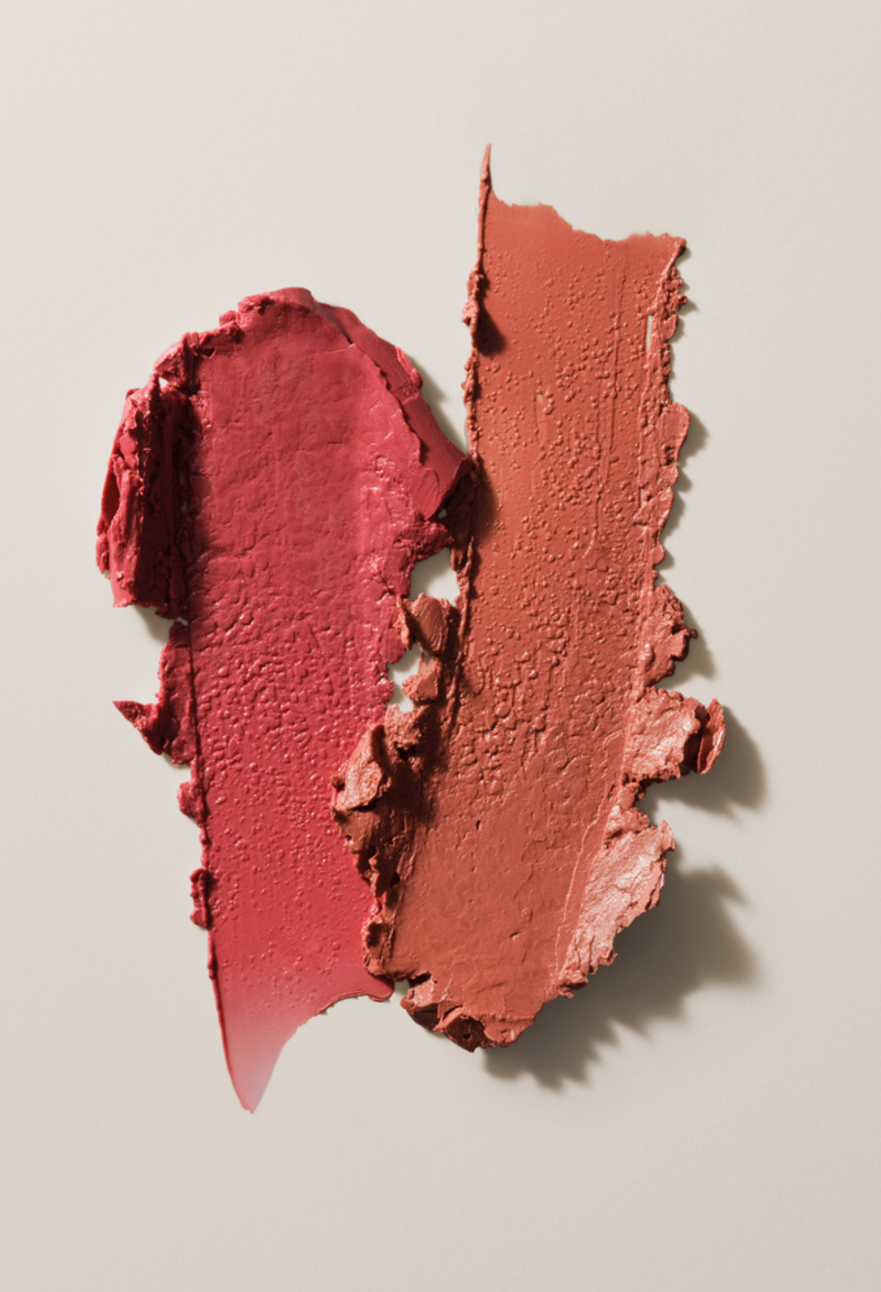 lavera Melting Glow Lipstick -Glazed Cherry 01- in der Anwendung