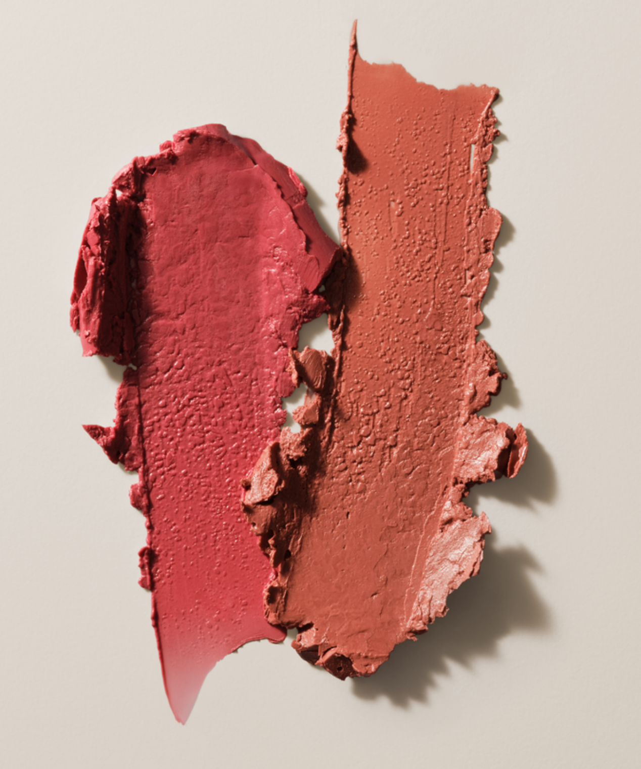 lavera Melting Glow Lipstick -Glazed Cherry 01- in der Anwendung