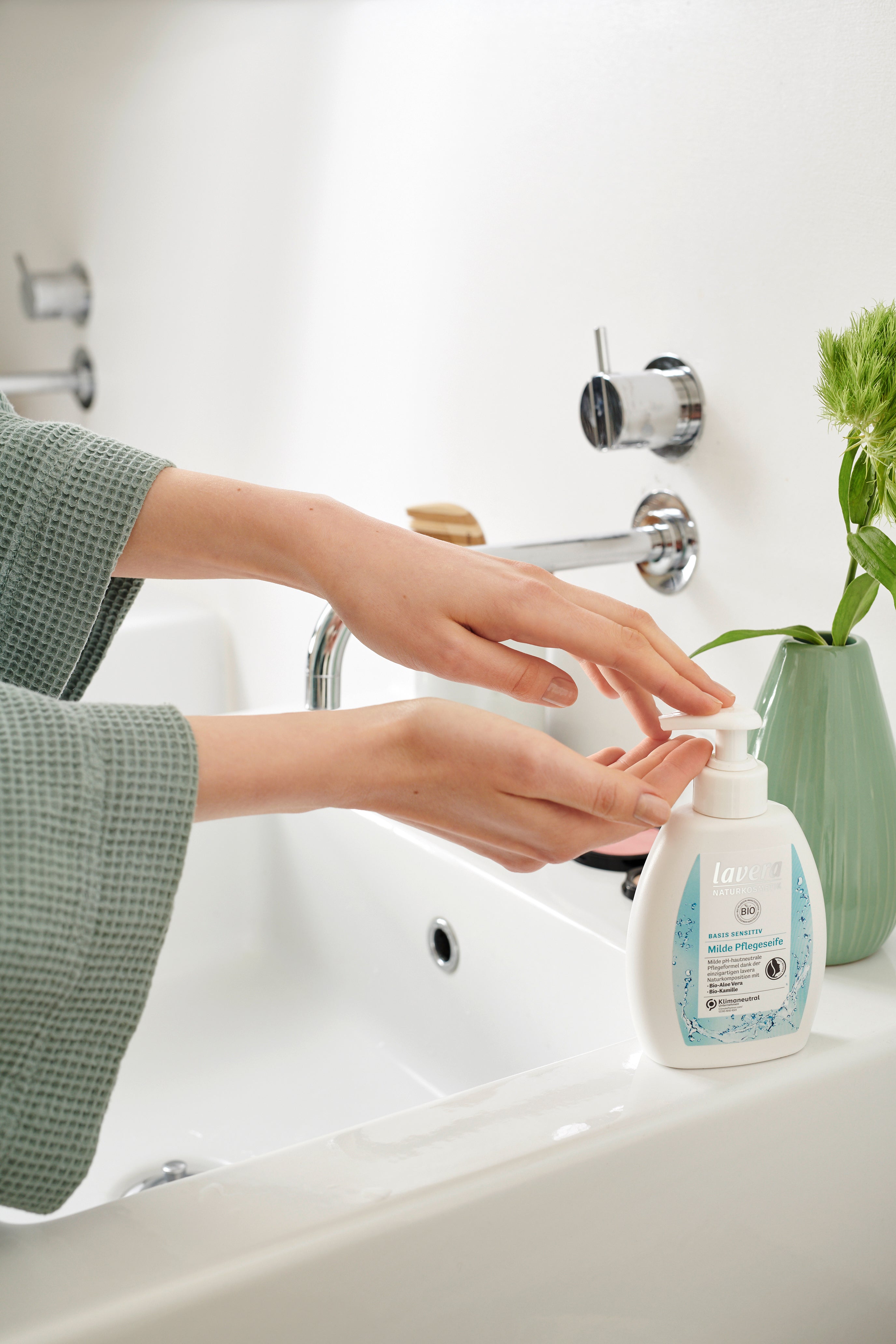 lavera Nachfüllbeutel basis sensitive milde Pflegeseife