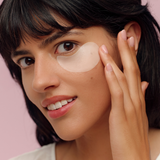 lavera Depuff & Hydration Eye Patches in der Anwendung