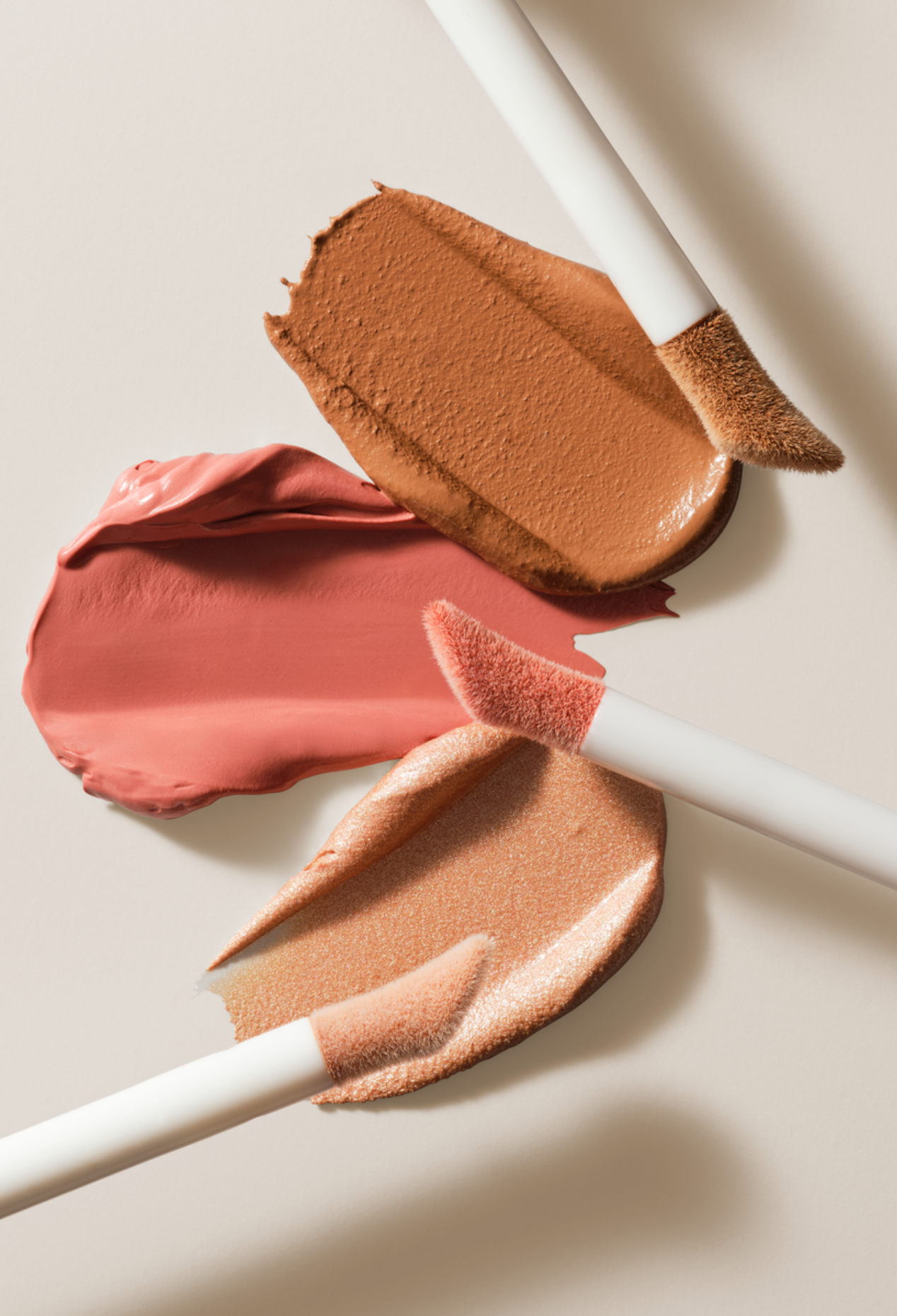 lavera Liquid Glow & Contour -Liquid Highlighter 03- in der Anwendung